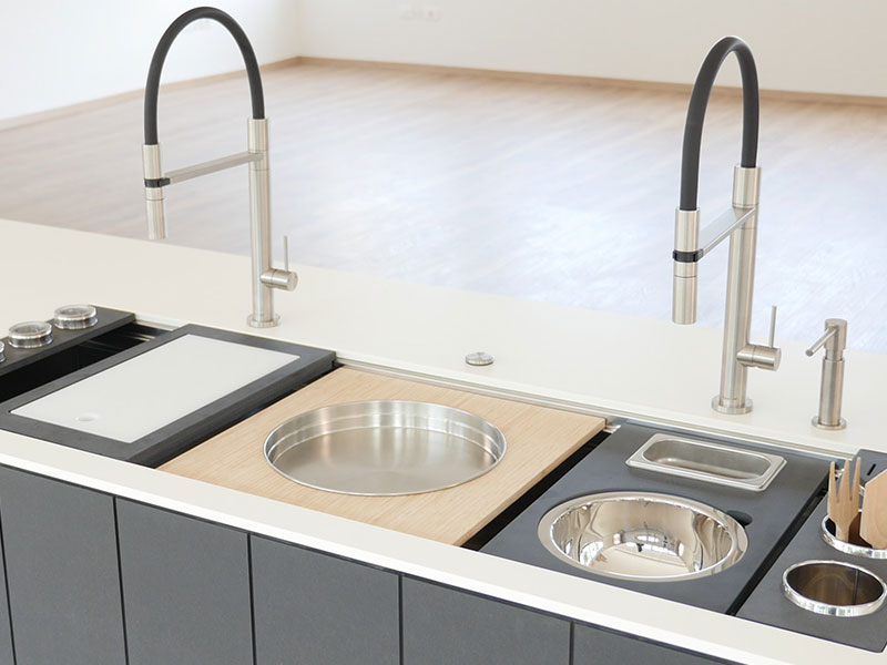 THE SLIDING ACCESSORIES THAT MAKE YOUR SINK UNIQUE