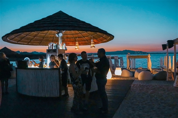 Foster et Zero Barriere présentent la luxueuse collection d'extérieur de Foster