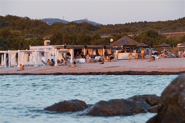 Foster et Zero Barriere présentent la luxueuse collection d'extérieur de Foster