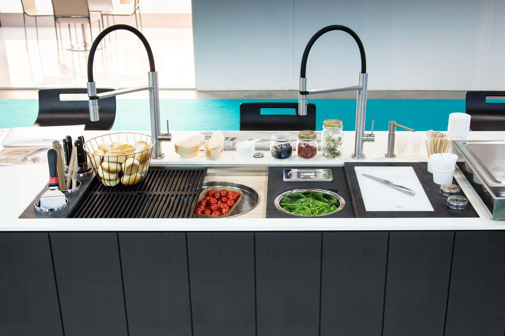 Multifunction sink station for the kitchen