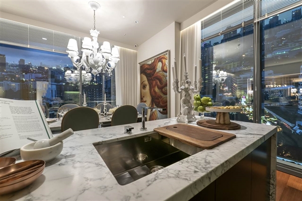 De Brescello à Thong Lo